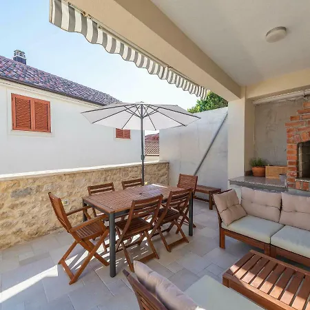 Cozy In Petrcane With Private Terrace Kožino