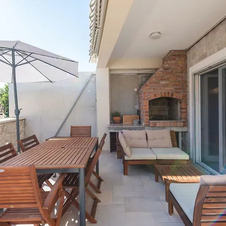 Cozy In Petrcane With Private Terrace Kožino
