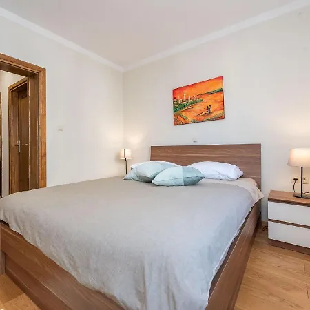 Cozy In Petrcane With Private Terrace Vakantiehuis