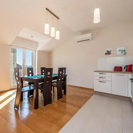 Cozy In Petrcane With Private Terrace
